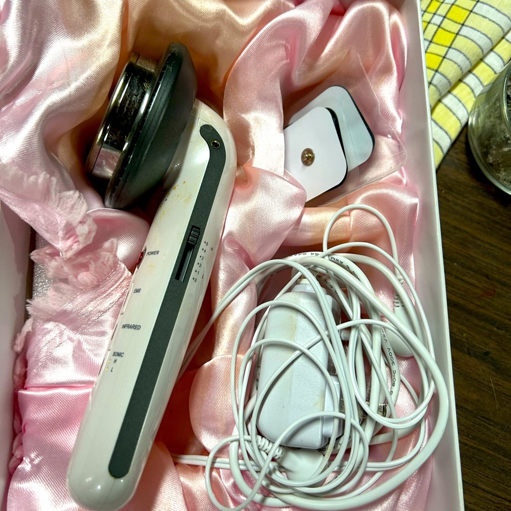 Gently used 3 in 1 red light slimming wand